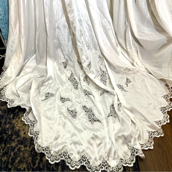 Vintage Alfred Angelo Victorian Style Wedding Dress - Model 9615 - Picture 8 of 8